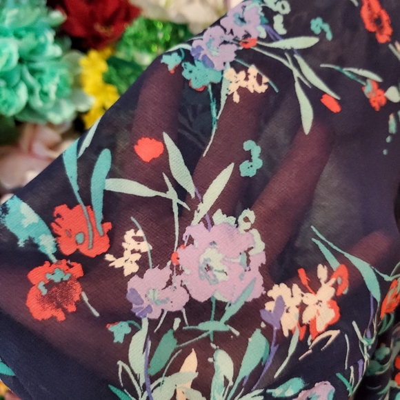 Plus Size Floral Mesh Tye Back Top - Picture 4 of 5